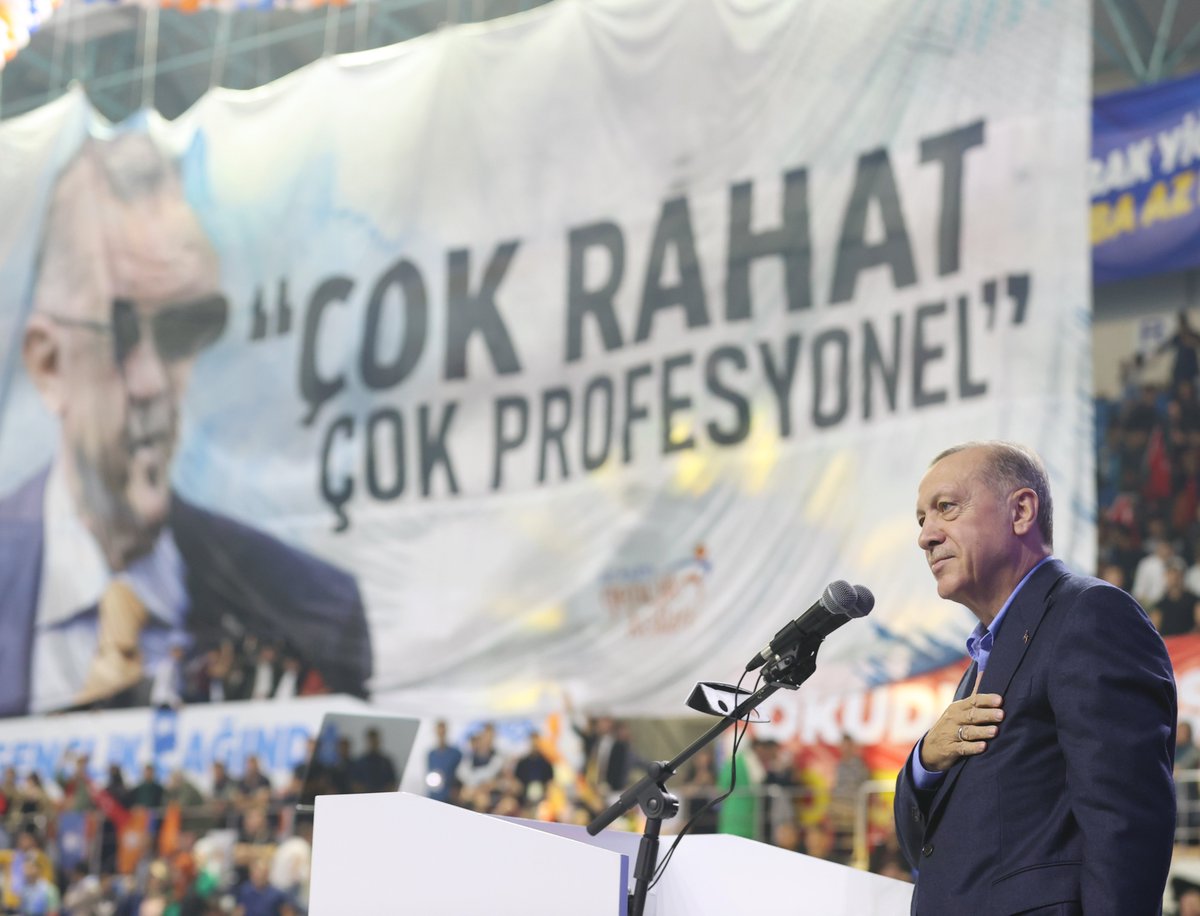 Akparti's tweet photo. Genel Başkanımız ve Cumhurbaşkanımız Recep Tayyip Erdoğan, Sakarya Serdivan Kapalı Spor Salonu'nda düzenlenen ''İlk Oyum Erdoğan'a, İlk Oyum AK Parti'ye'' Gençlik Buluşması'na katıldı.

#İlkOyum https://t.co/TtWdQieHvq
