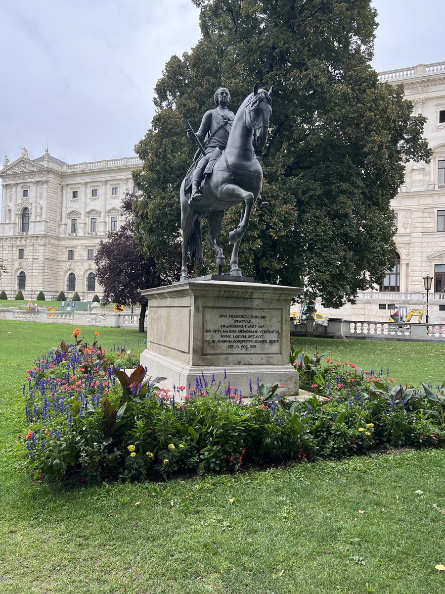 ZiniiChuks's tweet image. Weekend in Vienna,Austria ✌️🥰🥰
#weekenddump #possessingnations