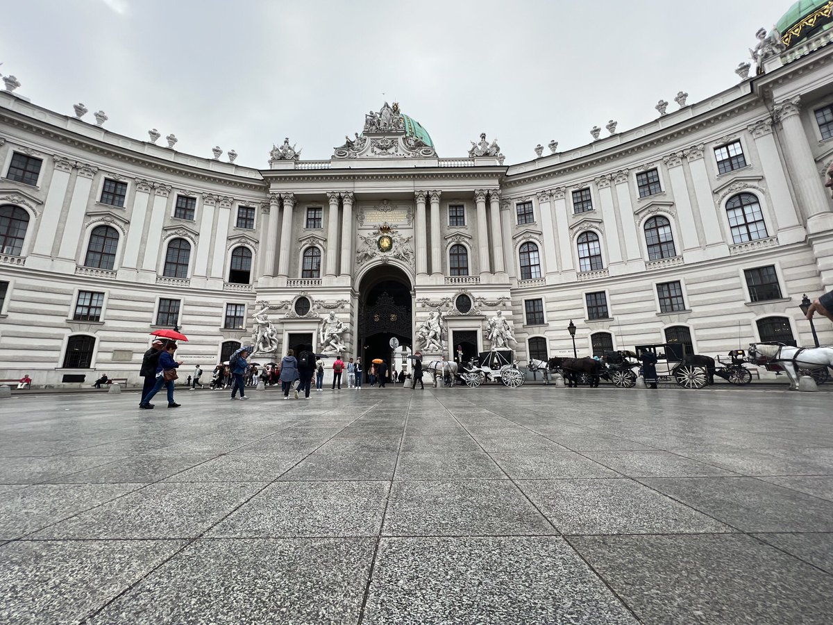 ZiniiChuks's tweet image. Weekend in Vienna,Austria ✌️🥰🥰
#weekenddump #possessingnations