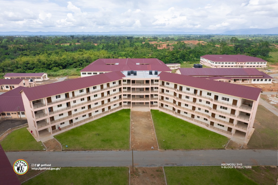 Ch_andoh's tweet photo. Jah bless @NAkufoAddo (Addo Dee) for giving Abomosu a STEM Senior High School 
#MakingProgress 
#GovtInfrastructure https://t.co/qLgYCAz0sw