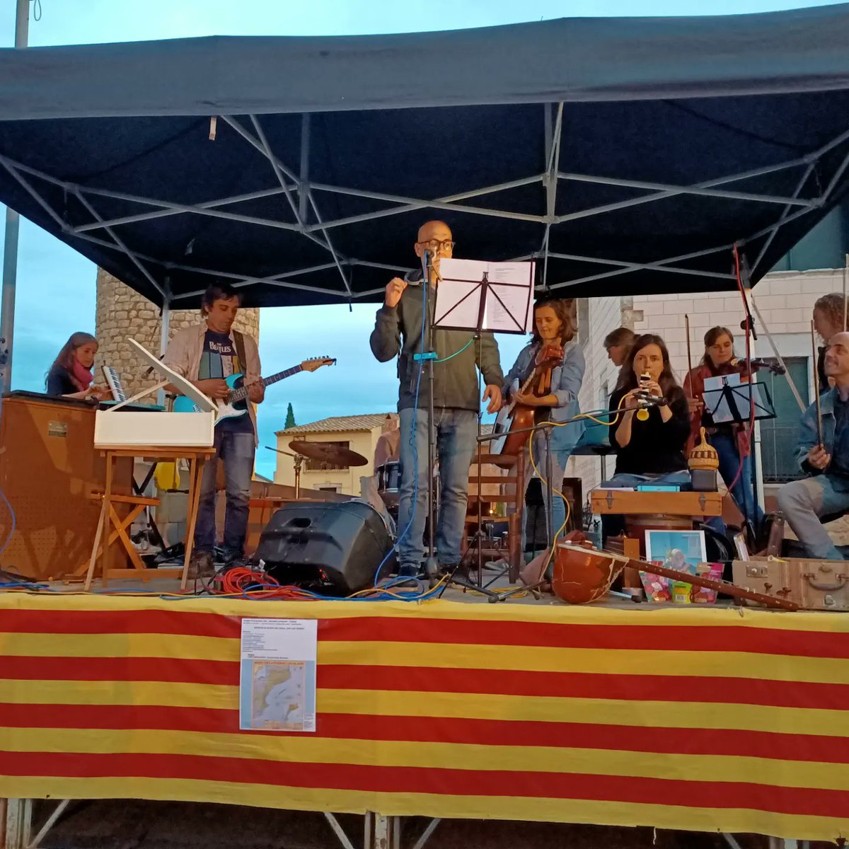 BLletraferit's tweet photo. Cloenda de la tercera edició del #BellcaireLletraferit dedicat als diferents #Accents del català amb l' @orchestrafireluche.
Gràcies a tothom que ha participat, d'una forma o una altra, per fer-ho possible!!!! https://t.co/VvMcQSxiIO