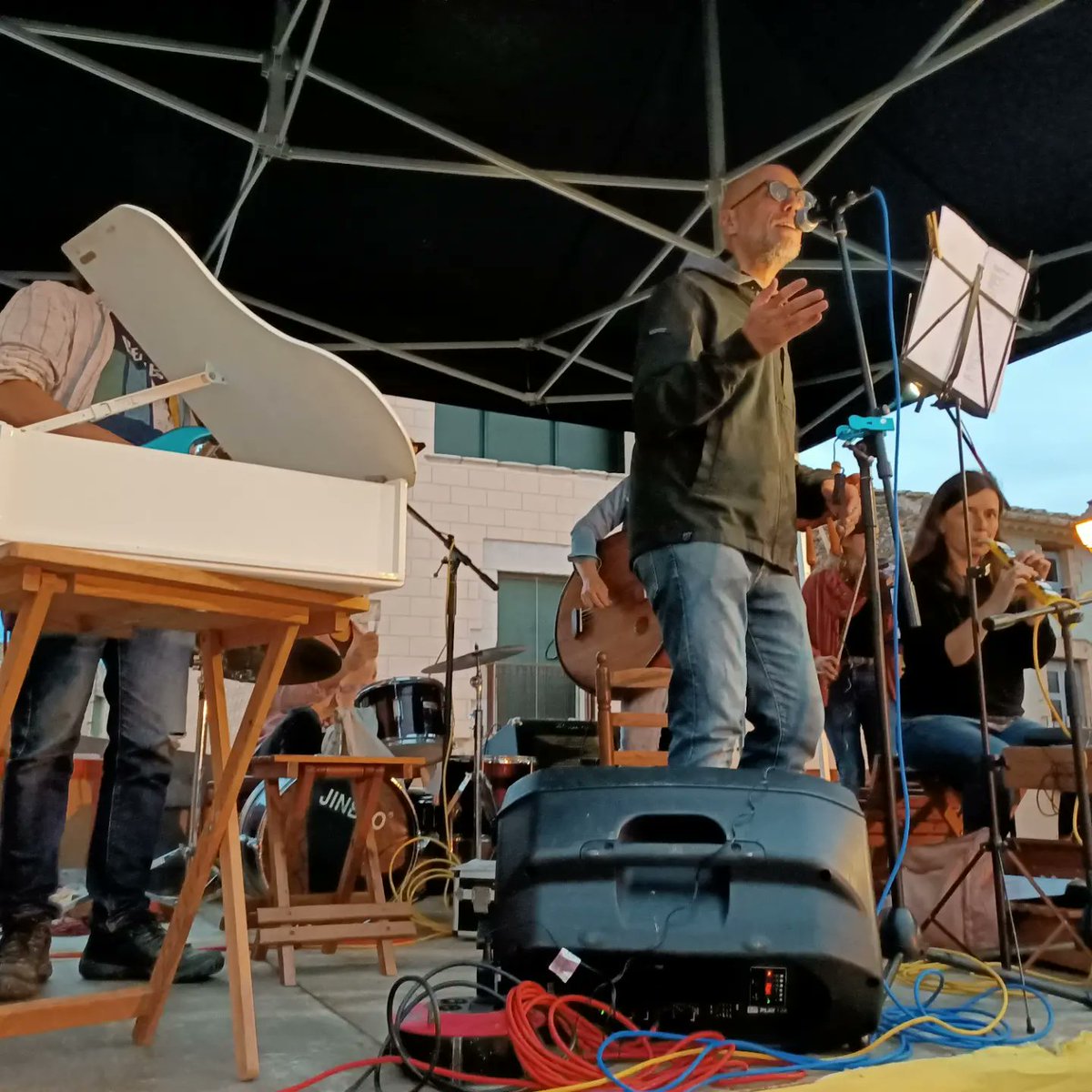 BLletraferit's tweet photo. Cloenda de la tercera edició del #BellcaireLletraferit dedicat als diferents #Accents del català amb l' @orchestrafireluche.
Gràcies a tothom que ha participat, d'una forma o una altra, per fer-ho possible!!!! https://t.co/VvMcQSxiIO