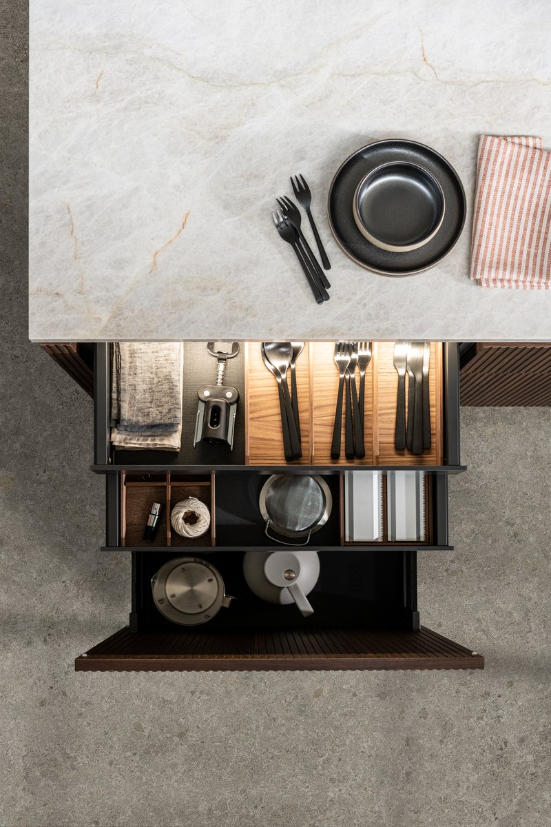 M8 Blame
Optionally, for interior drawers and interior extracts, only 8mm strong boulders are available, which give a minimalist and elegant overall impression.
Discover more leichtwestchester.com
#leicht #leichtwestchester #kitchendesign #moderndesign #interiordesign