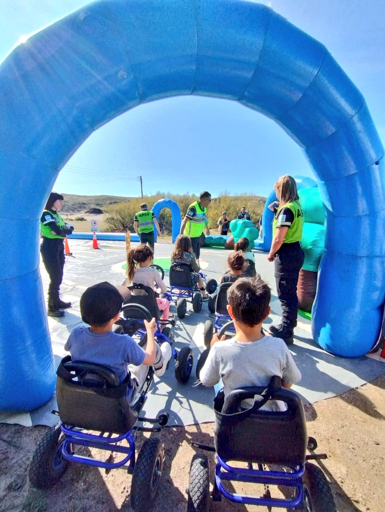 APSVChubut's tweet image. GOBIERNO DEL CHUBUT
MINISTERIO DE SEGURIDAD
Escuelita Vial | #APSV

El parque Itinerante del Ministerio de Seguridad realiza sus actividades en el marco de la #Corrida de las Ballenas en la localidad de Puerto Pirámides.