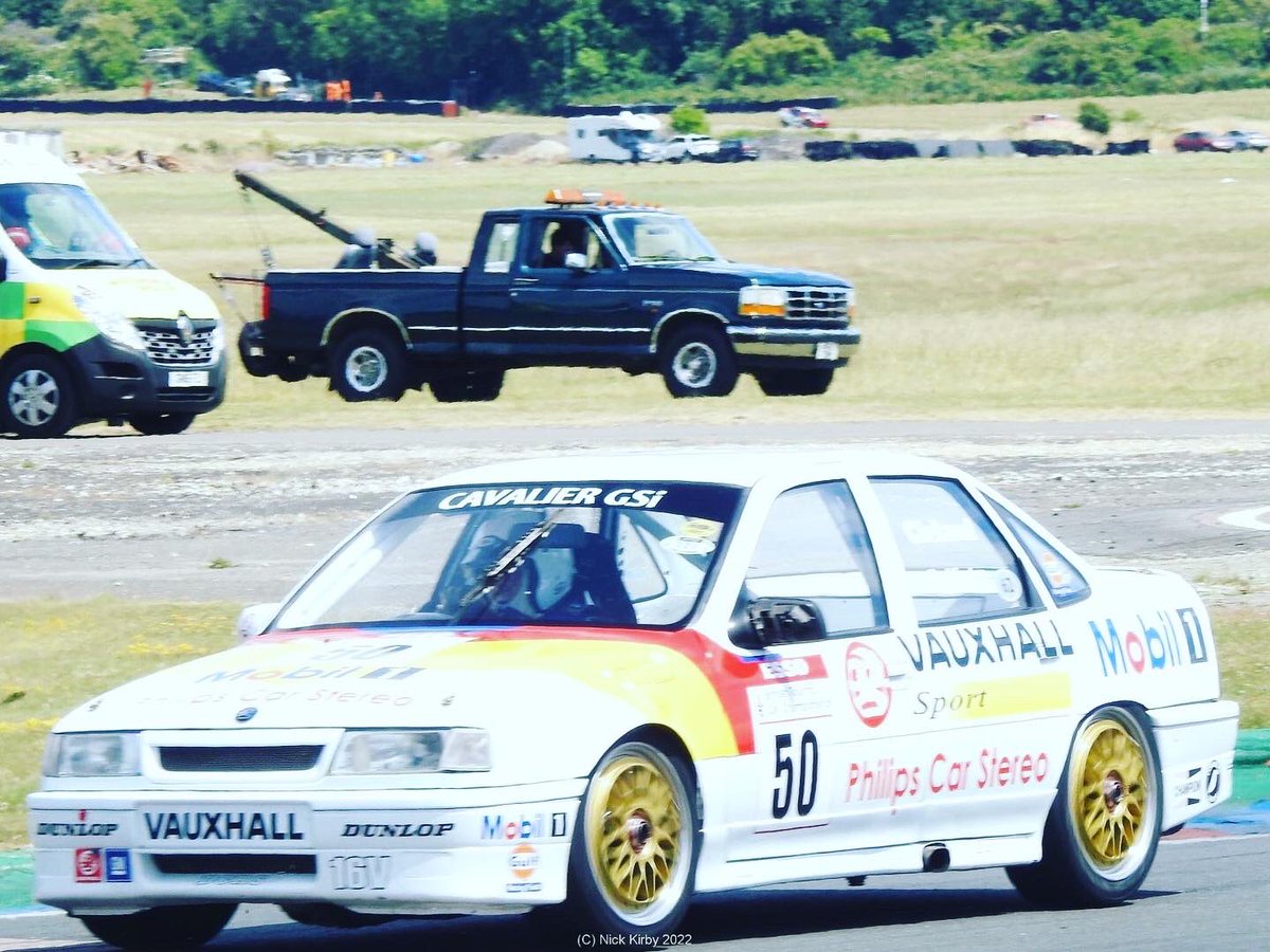 KirbysCarBlog's tweet photo. #SuperTouringSaturday #WouldLoveToDriveIt #JohnCleland #Vauxhall #AnthonyReid #Nissan #Thruxton #CTCRC #KirbysCarBlog https://t.co/4y7vqXYbx7
