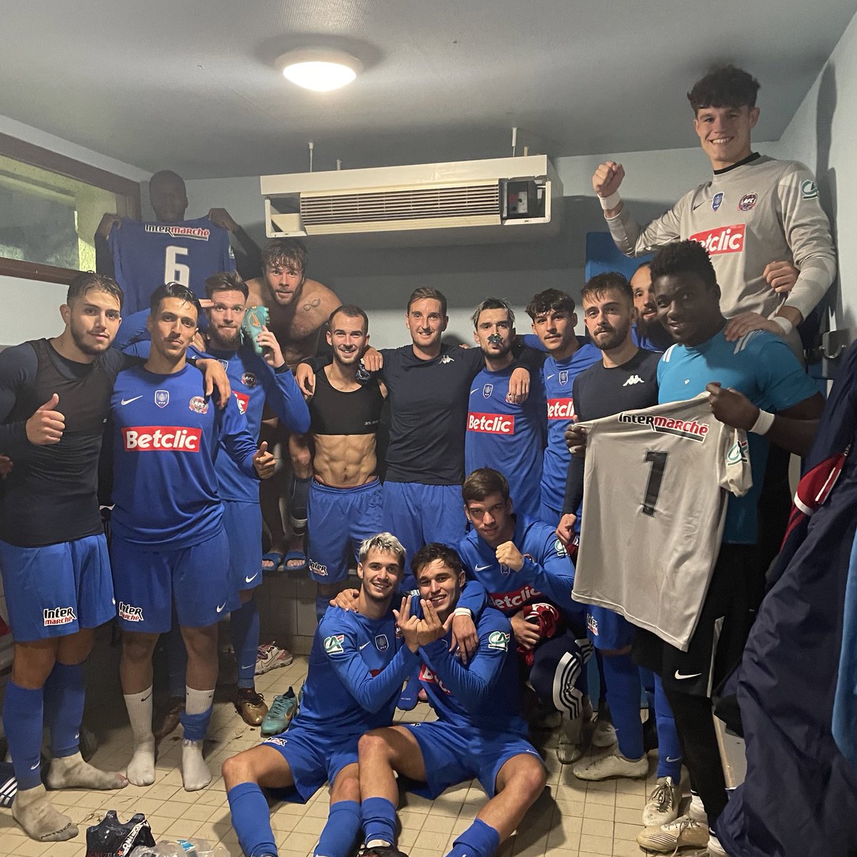 AurillacFC's tweet photo. 𝗟’𝗔𝗙𝗖 𝗔𝗨 𝟱𝗘𝗠𝗘 𝗧𝗢𝗨𝗥 𝗗𝗘 𝗟𝗔 𝗖𝗢𝗨𝗣𝗘 𝗗𝗘 𝗙𝗥𝗔𝗡𝗖𝗘 👍
Grâce à des buts de JB Meyniel et de Paul Isserte, l’AFC s’impose 2 buts à 0 face à Dômes Sancy Foot.
#AllezAFC #CoupeDeFrance https://t.co/BSHyS4Zjdk