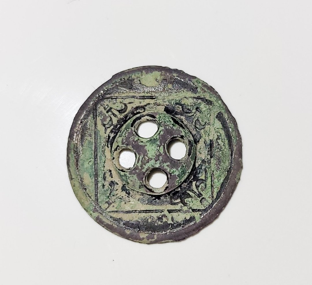poems_by_tessy's tweet photo. I did my first #metaldetecting #dig today! Look what I found! An old #thimble and a #button! Really hope I find some old #coins next time xx 🪙❤️ #diggingfortreasure @michaelastracha @mrdanwalker https://t.co/FnKMlALXxN