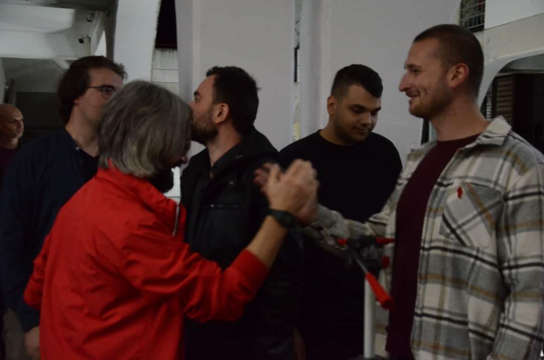 Вечерва Локалниот Огранок во Гевгелија отвори нова канцеларија. 

Левица е партија која постои и се гради да служи како инструмент за менување на овој систем, кој им служи на елитите за сметка и штета на обичните граѓани.

🔻bit.ly/3BIi8Gv