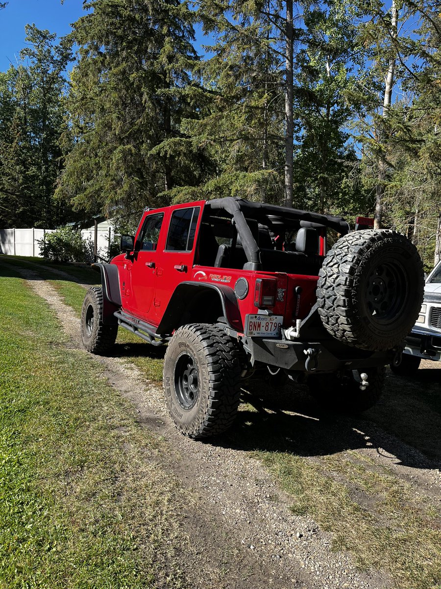 DJBrando97's tweet photo. It’s a sad day when the soft top comes off and the hard top goes back on!!! Hurry back summer!!! #jeep #summerisover https://t.co/N8yEbrQKwt