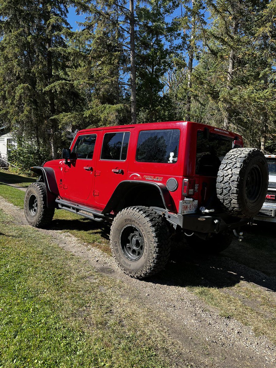 DJBrando97's tweet photo. It’s a sad day when the soft top comes off and the hard top goes back on!!! Hurry back summer!!! #jeep #summerisover https://t.co/N8yEbrQKwt