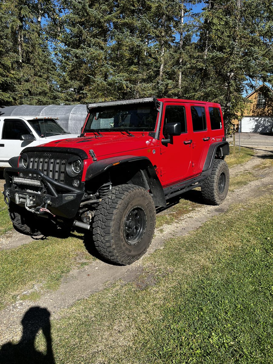 DJBrando97's tweet photo. It’s a sad day when the soft top comes off and the hard top goes back on!!! Hurry back summer!!! #jeep #summerisover https://t.co/N8yEbrQKwt