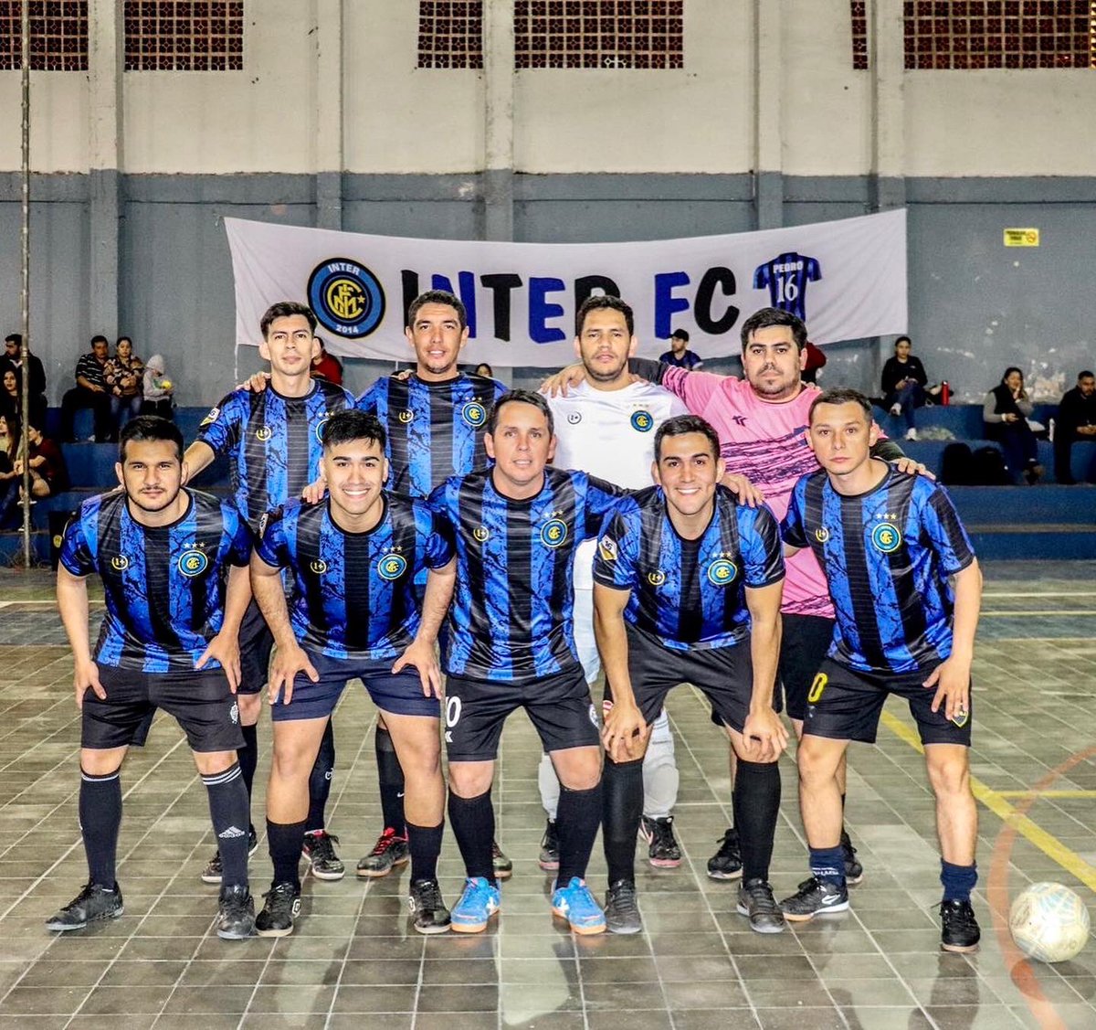 GustavoAvalosDT's tweet photo. Inter campeón! 🔵⚫️ @InterFiloUna @ceffuna 🏆🥇 https://t.co/kY9EOudVEY