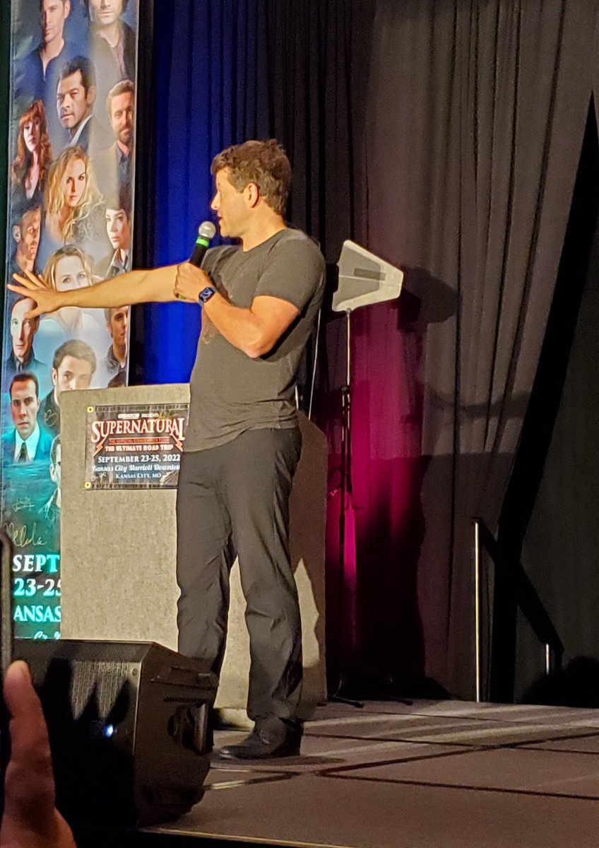 FangasmSPN's tweet photo. .@mishacollins : I needed to be alone before that last scene and @robhayter noticed and protected me and the time I needed. #SPNKC #BestCastAndCrewEver https://t.co/50NPAOzTDT