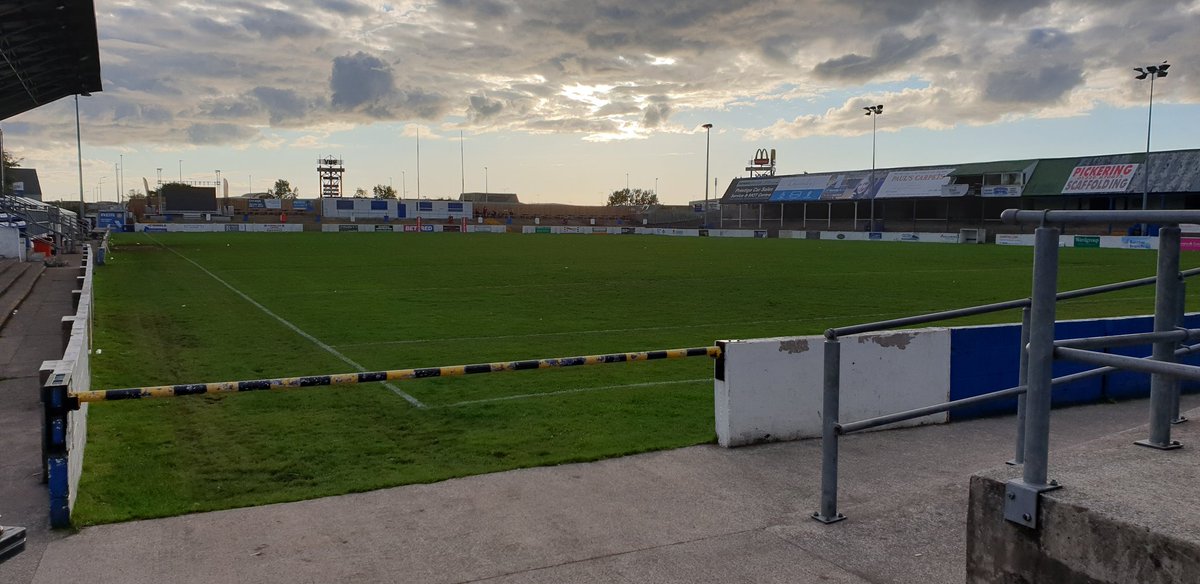 bowenmj's tweet photo. Todays trip was to 
@BarrowAFC 0
@leytonorientfc 2
Spectacular train journey, nice old fashioned ground, good crowd and pie. All round winner. https://t.co/XtXGM3wPiP