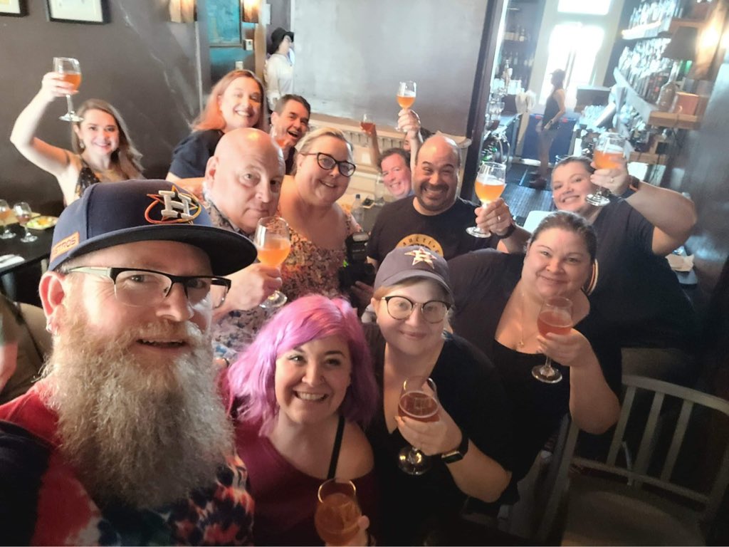 These people. Love them all ❤️<a href="/AvenuePubNOLA/">Avenue Pub</a>