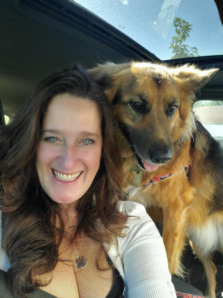 CarolinaLuWho's tweet photo. She gets so mad when I try to take roadtrip selfies with her lol
#sillylilly https://t.co/uggR1gn7rG