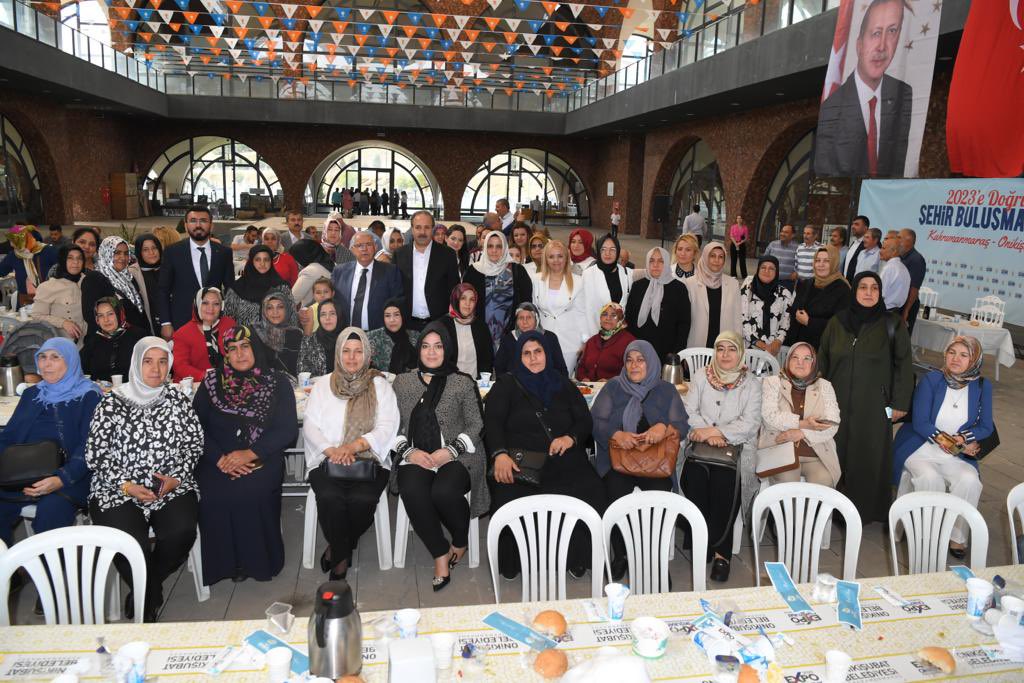 akkadin12subat's tweet photo. Şanlıurfa Milletvekilimiz Halil Özcan,İlçe Başkanımız @MucahitKara_ ,İlçe Kadın Kolları Başkanımız @KacamazNursel ,Onikişubat Belediye Başkanımız @HanefiMahcicek  #ŞehirBuluşmaları kapsamında 3 kademe Yönetim Kurulu üyelerimiz ve Mahalle başkanlarımız ile bir araya geldiler. https://t.co/eMVOKDf6pf