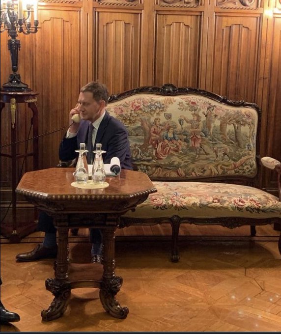 AMazzeppa's tweet photo. @MiKellner #Kretschmer
Ehrenamtlicher, sächsischer Putin-Fanclub!
#CallingPutin
No understanding or any human compassion on this phone number! https://t.co/1WlcmmM21M