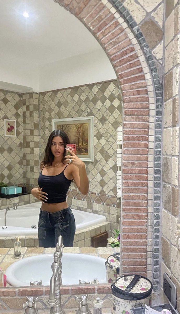 ______ ______ ______ ______ _______
     ← ⚪jasminepiercee                  
               just now

bathroom🤳