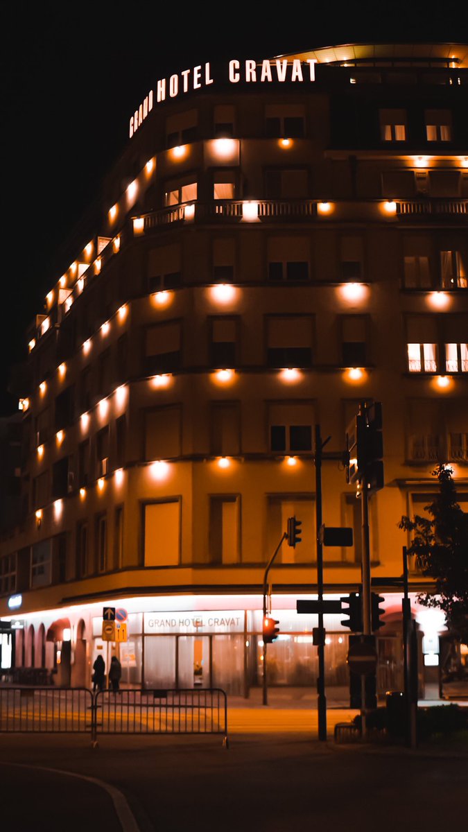 Hôtel cravat de nuit 📸
Luxembourg 
Sony A6000 
Sigma 30mm F1.4

#photography #photooftheday #Photographie #travelphotography #love #nightlife #hotel #SonyAlpha #Sony #SIGMA #luxembourg #art #streetphotography #fashion #instagram