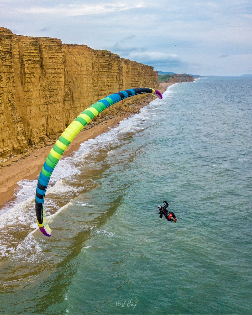 WestBayPhoto's tweet photo. Well, it's not everyday you get to see a paraglider flying his Henry over West Bay! 😅🪂📸

#westbay #westbaydorset #jurassiccoast #dorsetcoast #dorsetphotography #dorsetlife #dorset https://t.co/xUDBINDtUw