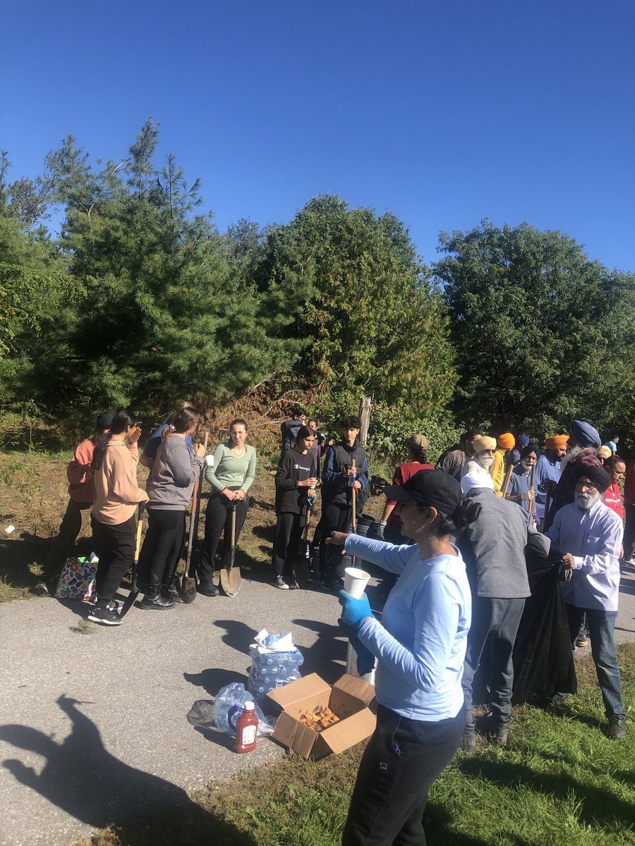 JRandhey's tweet photo. Participated in the OSS Tree Planting Campaign today - 550 trees planted for 550th Gurpurab! Thanks to @ottawacity @OttSikhSociety and the volunteers for hosting a wonderful event - something me and the family will cherish forever 🙏🏼 https://t.co/NFD4nq002O