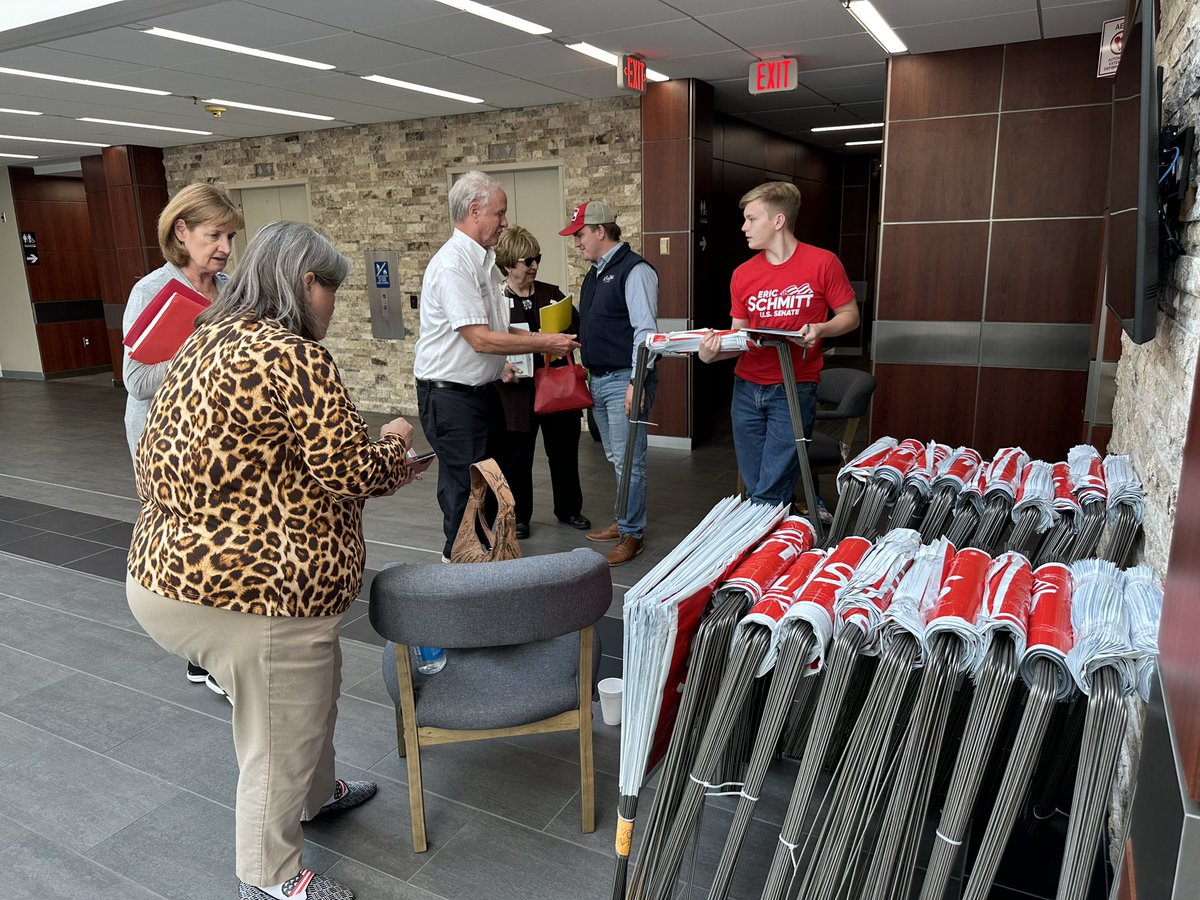 Schmitt4Senate's tweet photo. Team Schmitt is out in Jefferson City today for the @MissouriGOP committee meeting & to distribute signs. We canโt wait to see them all over Missouri!
๐บ๐ธ๐บ๐ธ๐บ๐ธ
#MOSen #LetsGo #KeepMORed https://t.co/0yFFDMXBuG