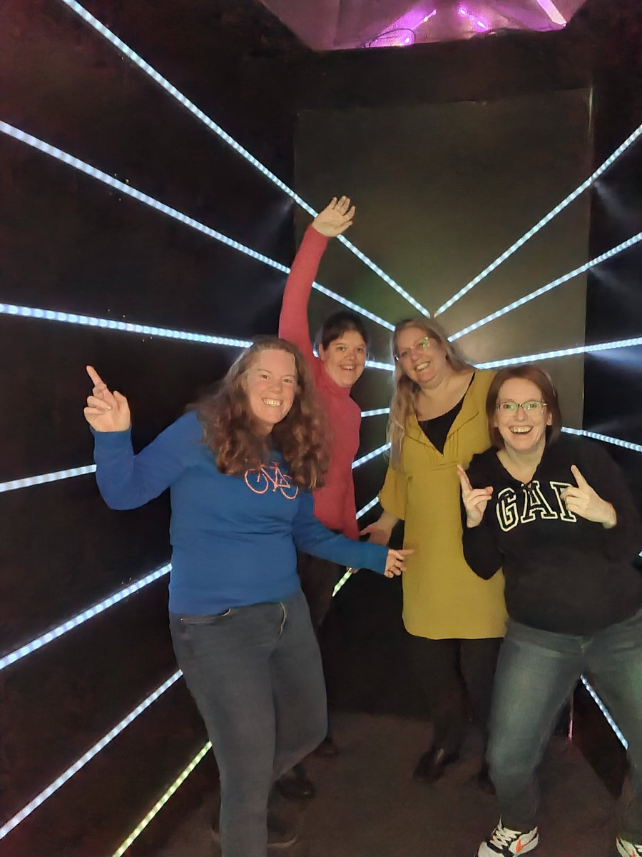 Globeskater's tweet photo. Heerlijke middag met @WorldAroundTess @abeyholland en @tuttifrutti163 gehad bij #MotionExperience in Eindhoven! https://t.co/Mu8YSbqnU0