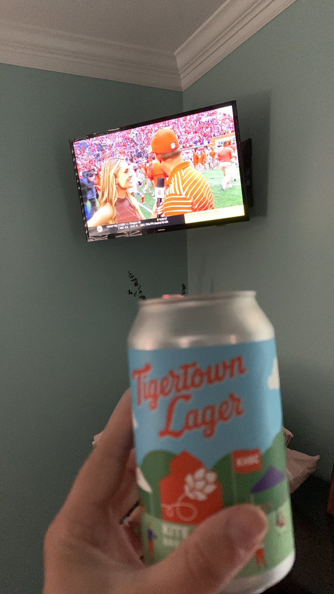 EGallery06's tweet photo. Wasn’t home to crack my #gamedaybeer. We’ll call it a #victorybeer #Clemson #CLEMvsWAKE https://t.co/WmpicQOt3m