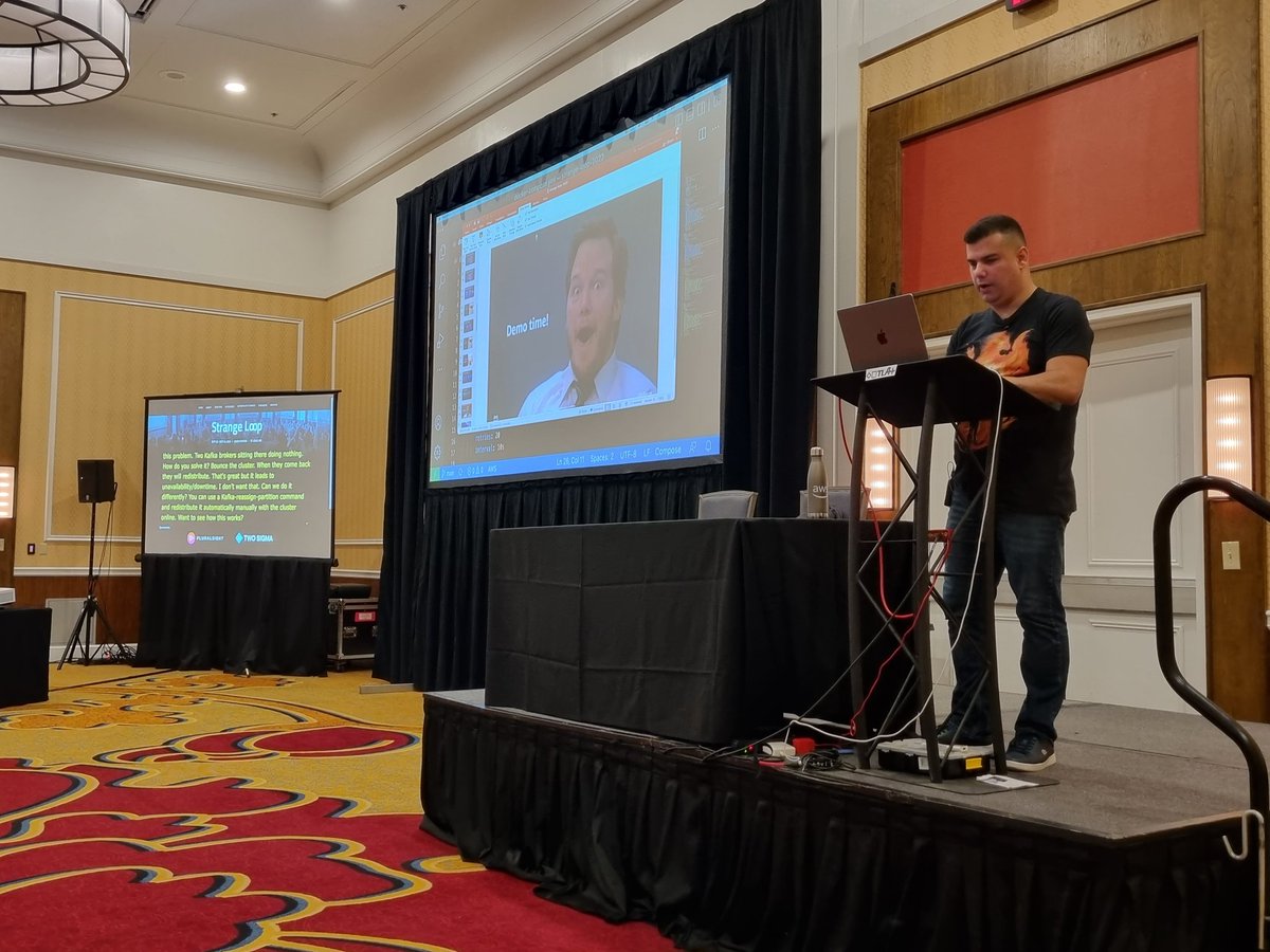 siliconvini's tweet photo. my old Java friend and new @awscloud colleague @riferrei raising the bar in his kafka presentation at @strangeloop_stl! #DevRelTeam #AWS #Java #Kafka https://t.co/raq6EX4rnp