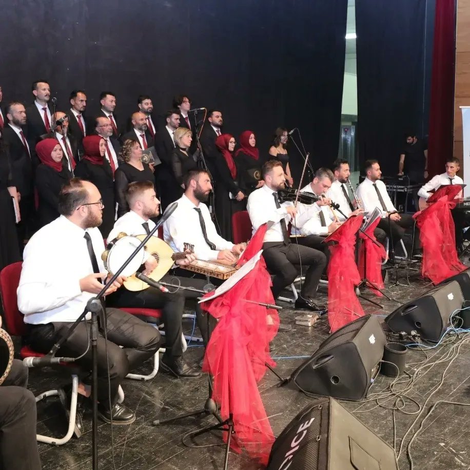 aksarayhem68's tweet photo. Aksaray Halk Eğitimi Merkezi Türk Müziği Koromuzun geçen yıl verdiği konserlerden...Siz de bu muhteşem konserlerde yer almak isterseniz kayıt için kurumumuza bekleriz.
@tcmeb 
@sdulger43 
@hayatboyuailesi 
@hmzaydg 
@haciomerkartal 
@aksarayvaliligi 
@Aksaray_MEM 
@aylinsengunt https://t.co/sl7SLK97Hp