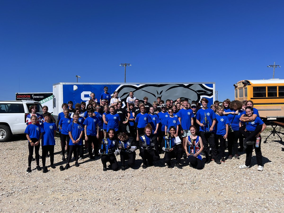 socallawaybands's tweet photo. SWEEP!!! SC Bands take TOP HONORS in all morning competitions (Parade - MS & HS. Indoor Colorguard. Indoor Drumline). #SCband62 #SCMSband https://t.co/fMlov3gF1o