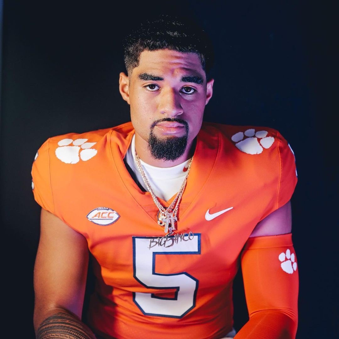 TheArmchairQB1's tweet photo. Game Ball: DJ Uiagalelei (@DJUiagalelei)
26/41 371 yds 9.0 avg 5 TD 0 INT
#Clemson | #ALLIN | #CLEMvsWAKE https://t.co/5aheBNZQpr