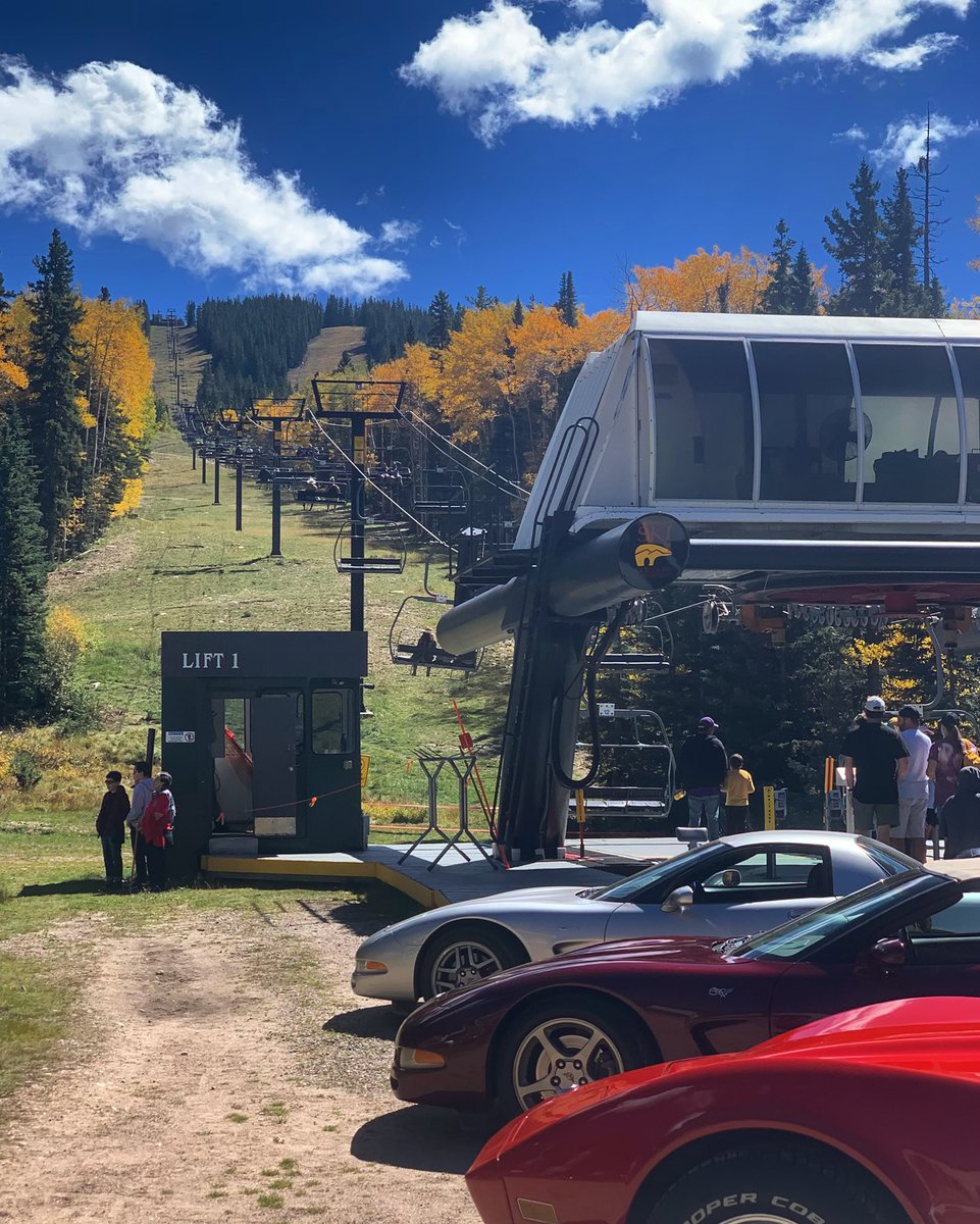 It’s a beautiful day for a car show amongst the golden aspens, with Group Therapy on the deck providing the tunes.

#skibueno #skisantafe