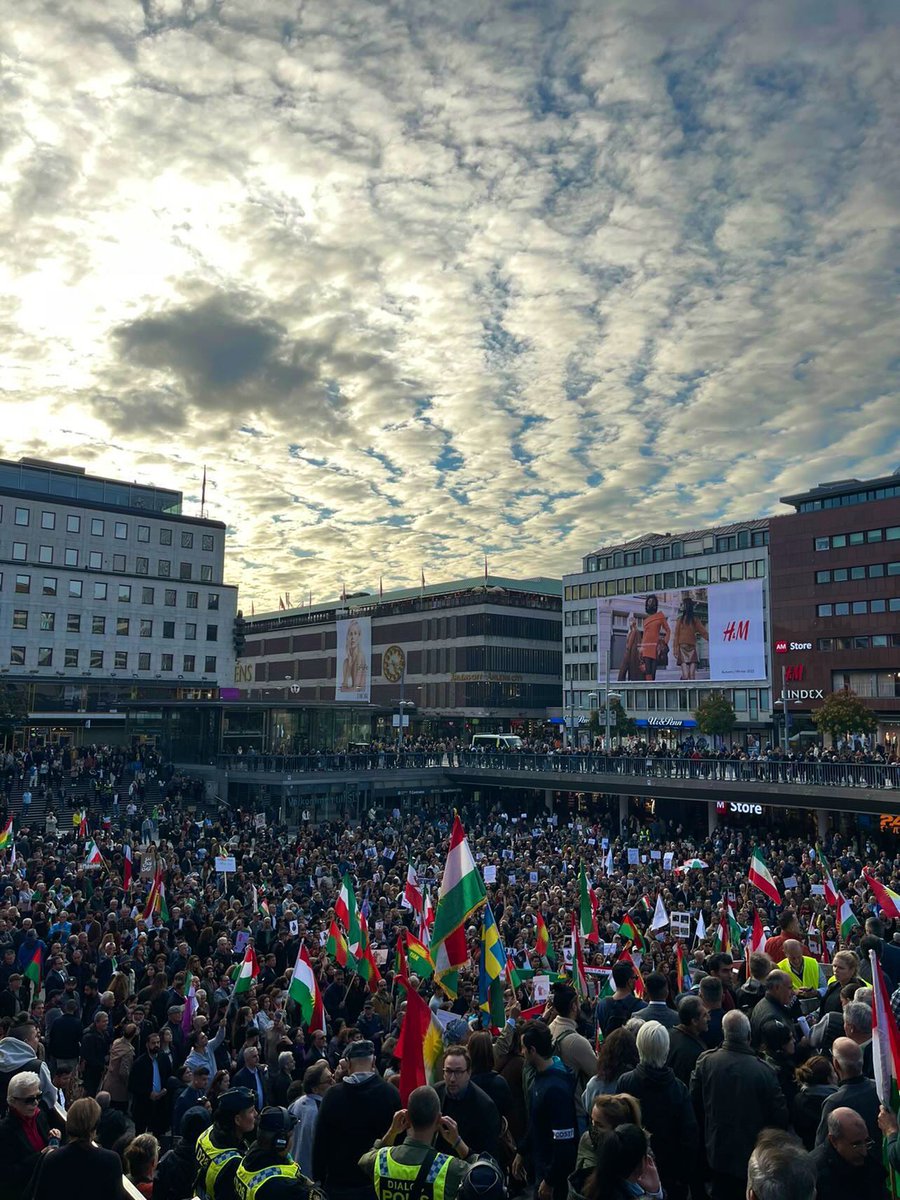 تجمع #استکهلم امروز
دمتون گرم. #مهسا_امینی #Mahsa_Amini #OpIran