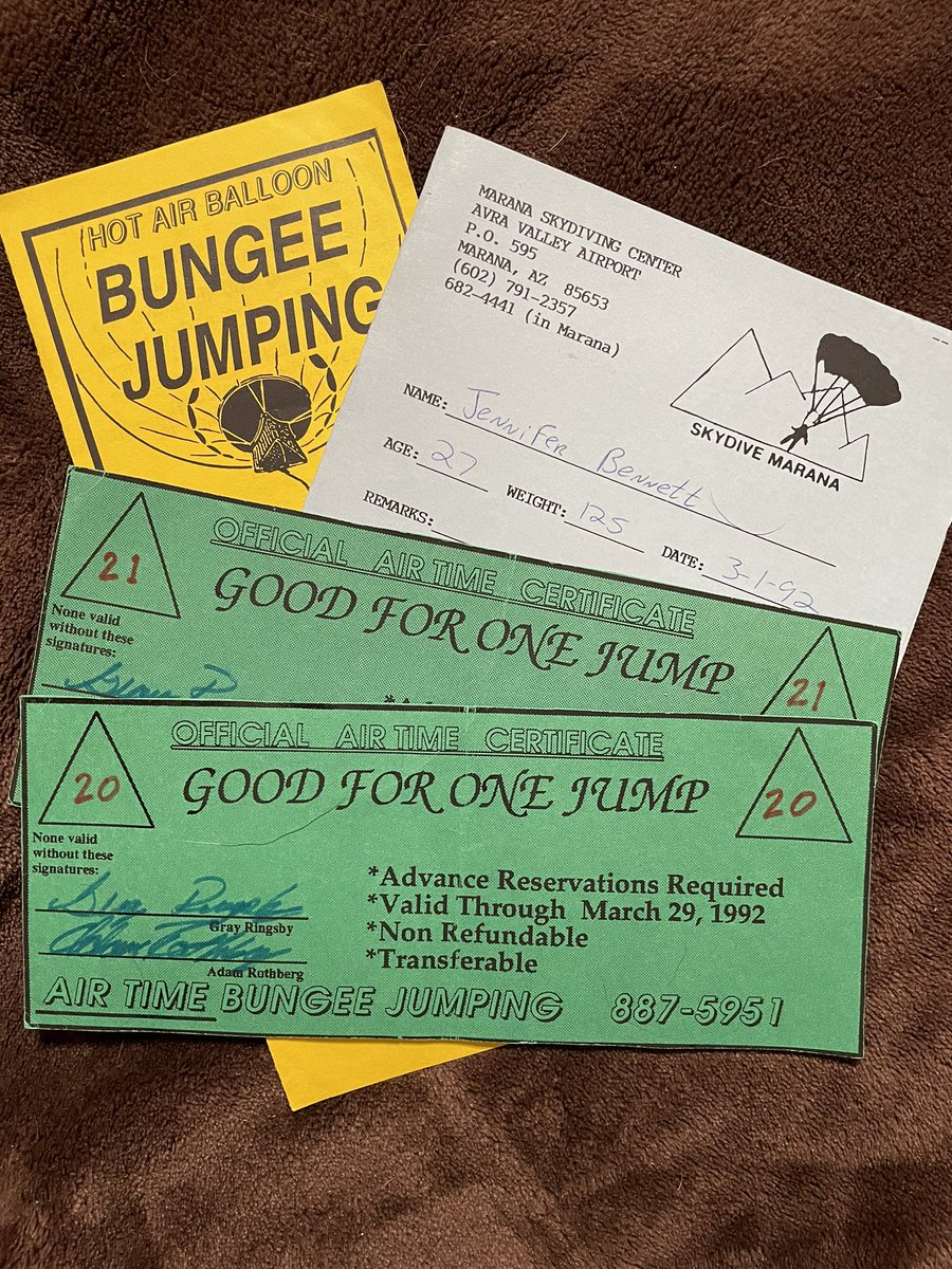 JenBenPowers's tweet photo. 🪂🪂🪂
It appears I spent a lot of time in the air during the spring of 1992.
🪂🪂🪂
#MemoriesBox
#ThingsYouFindWhenTheRoofLeaks https://t.co/Vue0MjSaOS