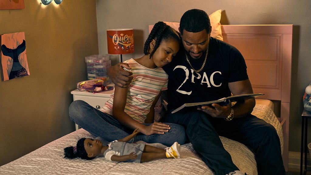 PrimeVideo's tweet photo. Ever wonder about the story behind MM's impressive t-shirt collection? Laz Alonso says, “He’s not in a super suit, so his super suit is hip-hop culture. That’s his swag and that’s his superpower.” https://t.co/9Zk0qWfgYJ
