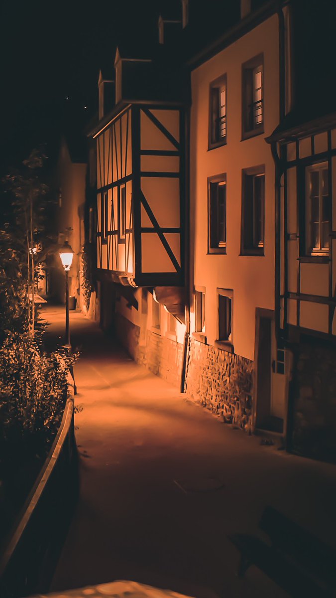 Quartier Grund 📸
Luxembourg 
Sony A6000
Sigma 30mm f1.4 

#photography #photo #picoftheday #love #photooftheday #art #sony #SIGMA #love #nightlife #streetphotography #fashion #instagram #street #work #today