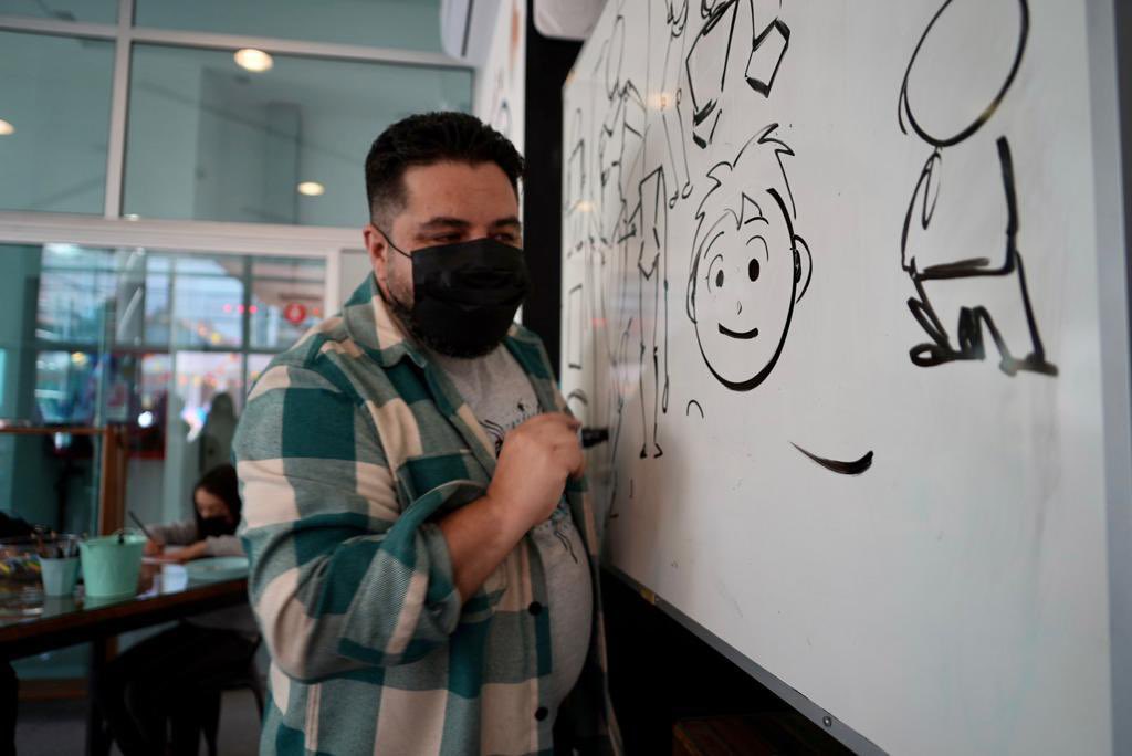 ¡Hoy vivimos la #FeriaDeIlustración 🎨 impartida por 5 reconocidos artistas locales 👨🏼‍🎨 y @dibujona , en el marco de la exposición “Reencuentro con Pepo”!

Niñas, niños y adolescentes pudieron aprender técnicas de ilustración como dibujo ✏️, acuarela 🖌y entintado✍🏼.

#Antofagasta