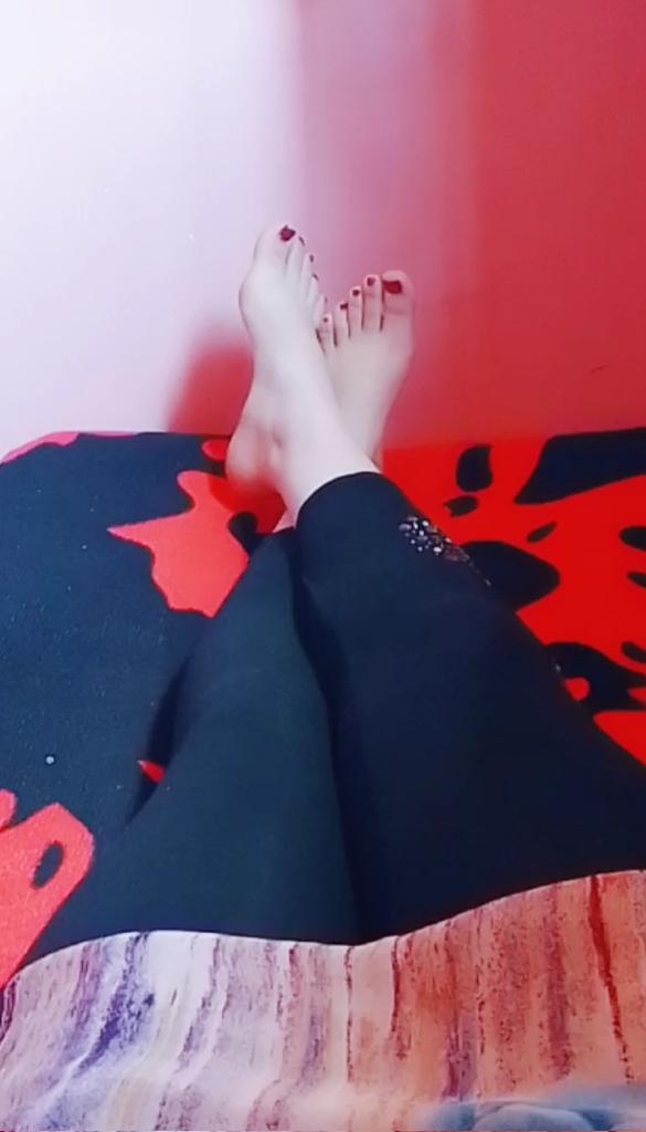 ليست كل بنت..  مشروع تعارف او فريسه سهله احسنوا الظن فهناك فقط من تريد لكلماتها ان تصل وهناك من تحب تبادل الاراء والاطلاع على ثقافة الغير وهناك من ليس لها اخ فكن لها اخ محترم
وليس كل من عملت اعجاب ميته فيك
يمكن عجبها اسلوبك لاتخربه بازعاجها
اعاده تغريد لوسمحتو