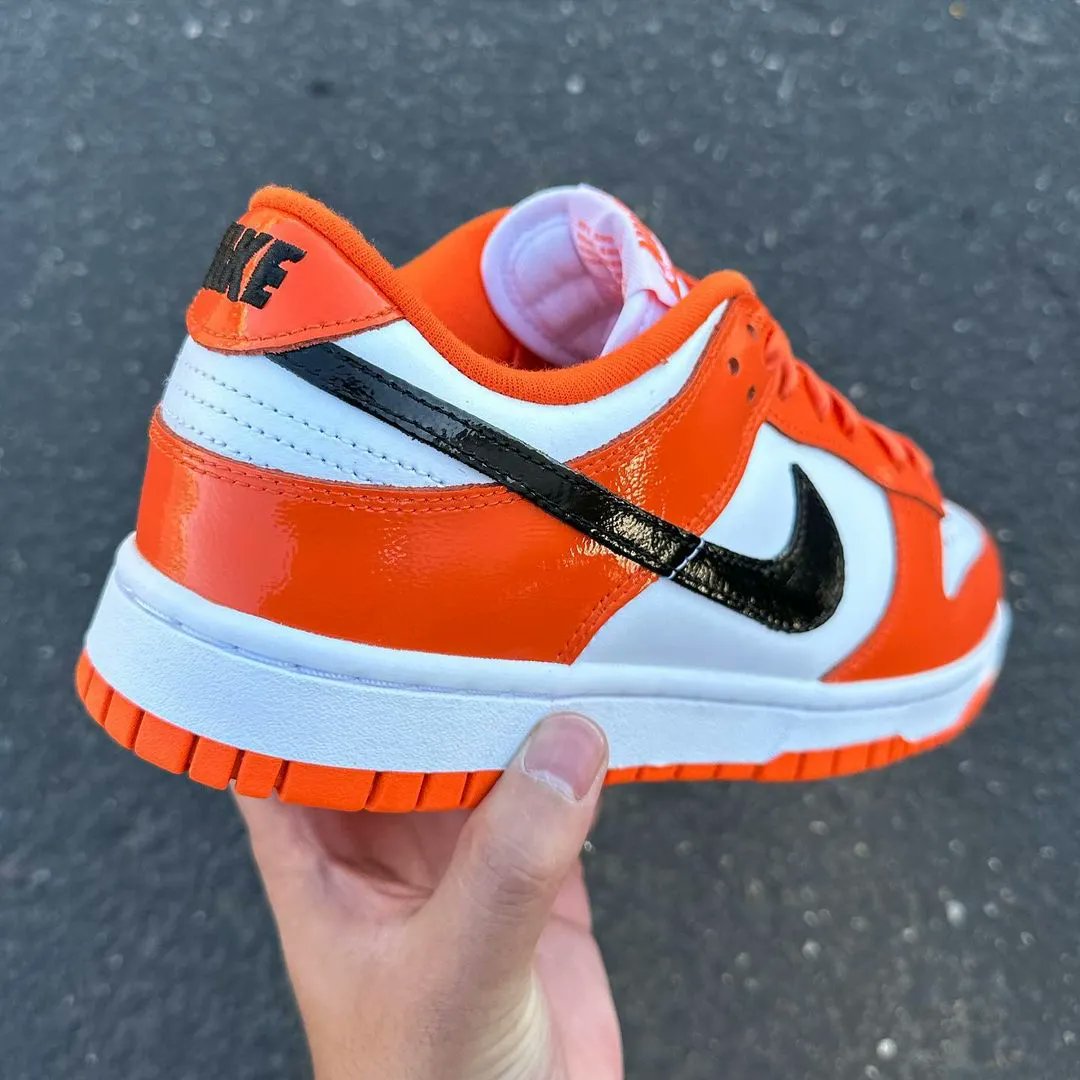 In Hand Look at the 2022 Nike Dunk Low "Halloween" 🎃 bit.ly/3Pyy2ZN