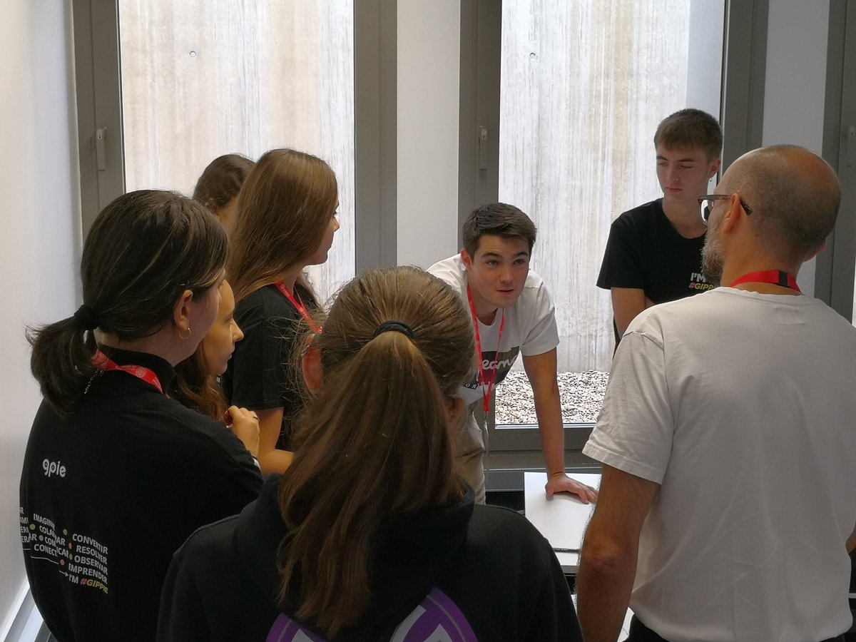 1a sesión del módulo de creatividad e innovación en GPIE de <a href="/InnFactoryUnav/">Innovation Factory UNAV</a> en <a href="/unav/">Universidad de Navarra</a> Excelente actitud de los alumnos #gppies Muy buenos aprendizajes de los fundamentos de la innovación centrada en las personas #HCD con #designthinking Thx Team: <a href="/jriope/">Jorge del Río</a> <a href="/NewsReputation/">Francesc Pujol 🇺🇦</a> <a href="/bgonia/">Belén Goñi</a>