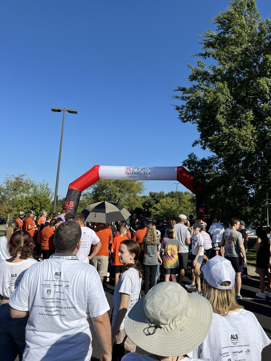 wsuphidelt's tweet photo. Today our brothers participated in the annual ALS walk. Every year, we walk in remembrance of the lives lost to ALS and raise money to help find a cure. What a great experience! https://t.co/vnM49luCMg