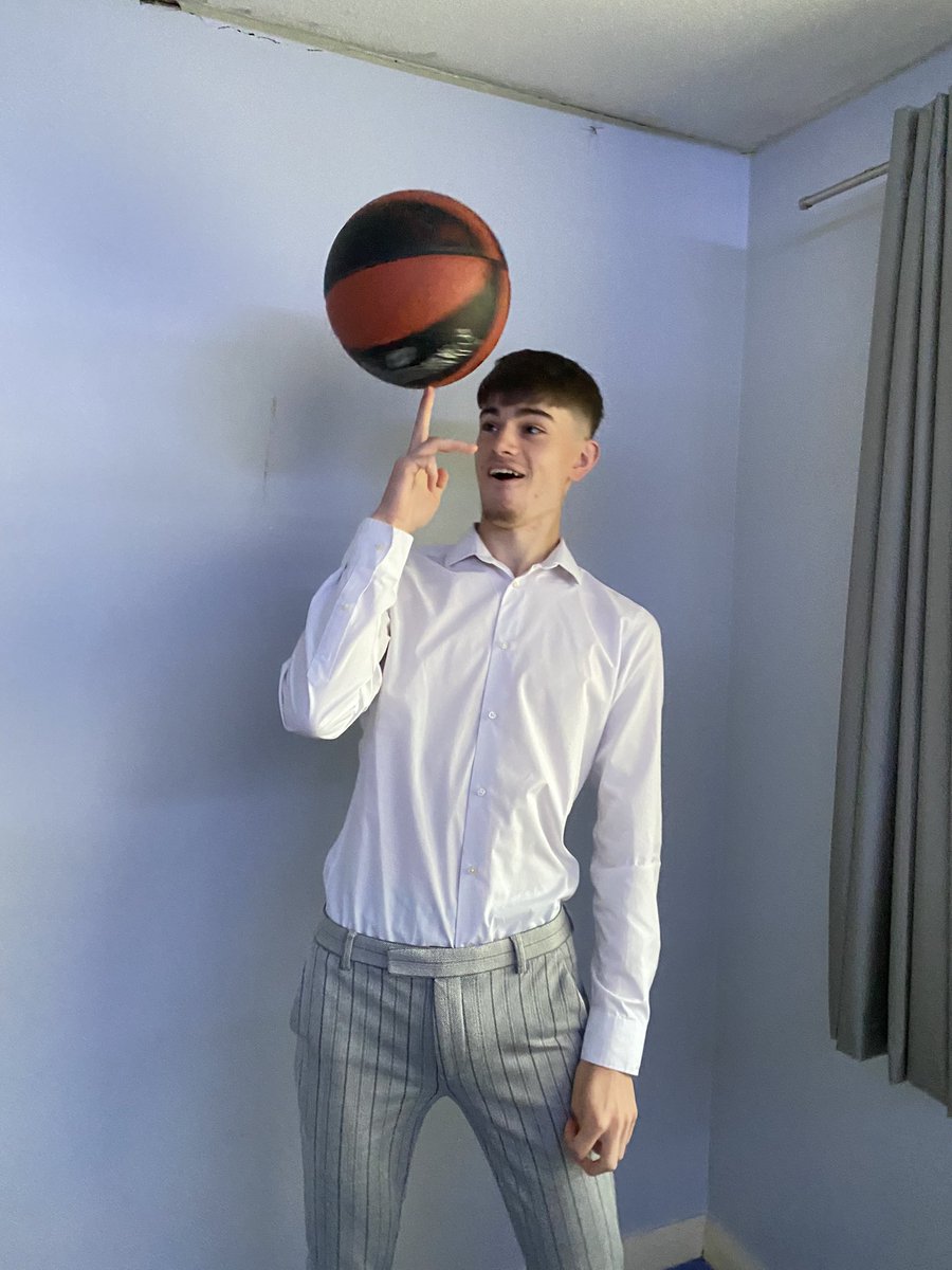 brownowl80's tweet photo. Baller ⛹🏻‍♂️ and it’s not a football ! https://t.co/kgLKvwxmMN