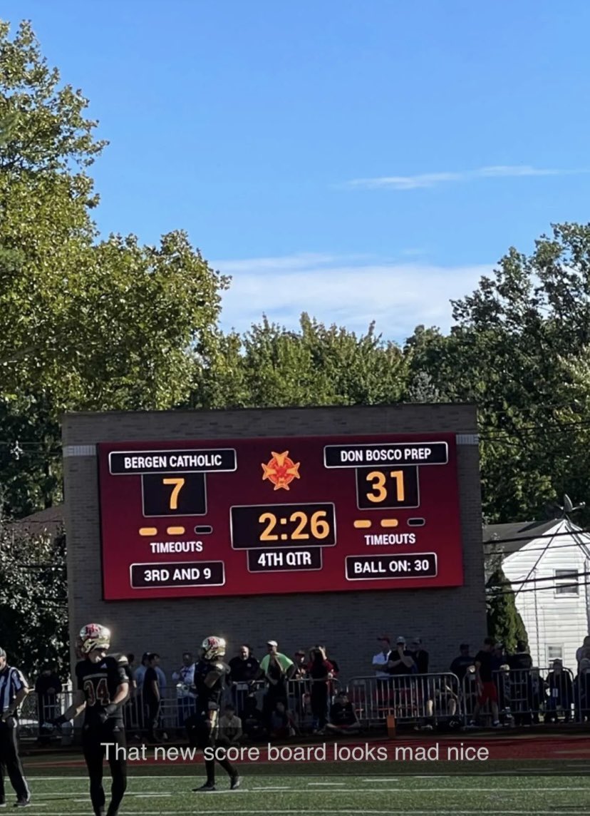 BoscoPride's tweet image. Huge win against our littlest sons 31-7. Absolute dominance against those bums from OradeLLLLLL. You guys can’t win on the field and you got parents shoving minors in the p lot. Real class. Pathetic. #cartisucks #daddyballdoesntwingames #welovenick