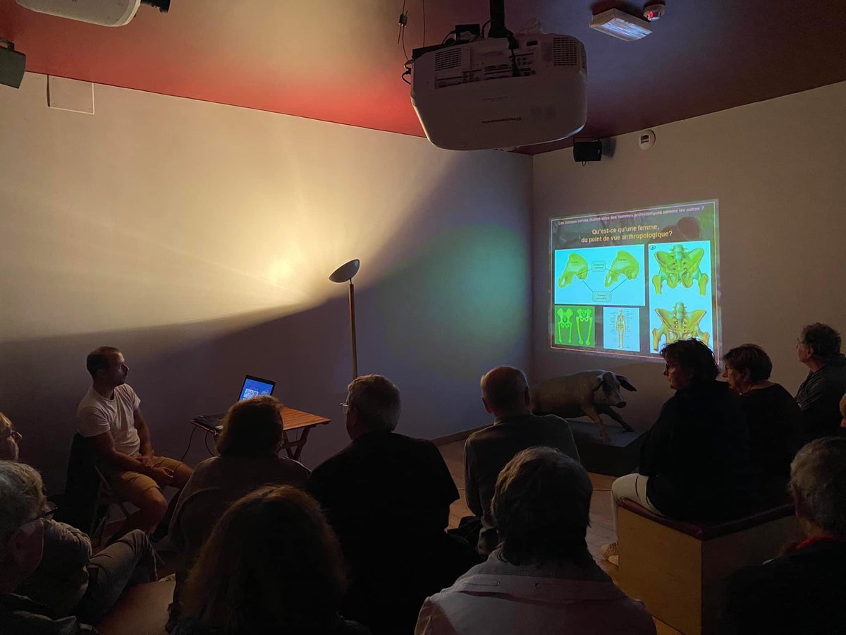 Cumunadicuzza's tweet photo. Conférence retraçant la représentation de la femme dans la préhistoire corse, s’est tenue au sein du centre d’interprétation du patrimoine #umondudiuporcu 
Animée par l’archéologue Kewin Peche-Quilichini. #cozzano #cuzzà #culture https://t.co/YyUnkZL3Du
