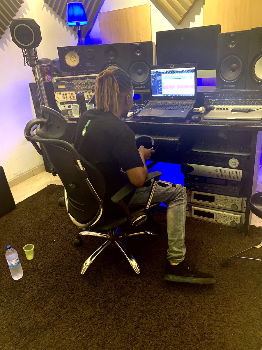 Dmartinpro's tweet photo. Always working.....never give up on your dreams....🥇🥇🥇🥇🔊#proudcer https://t.co/SveChrTjgB