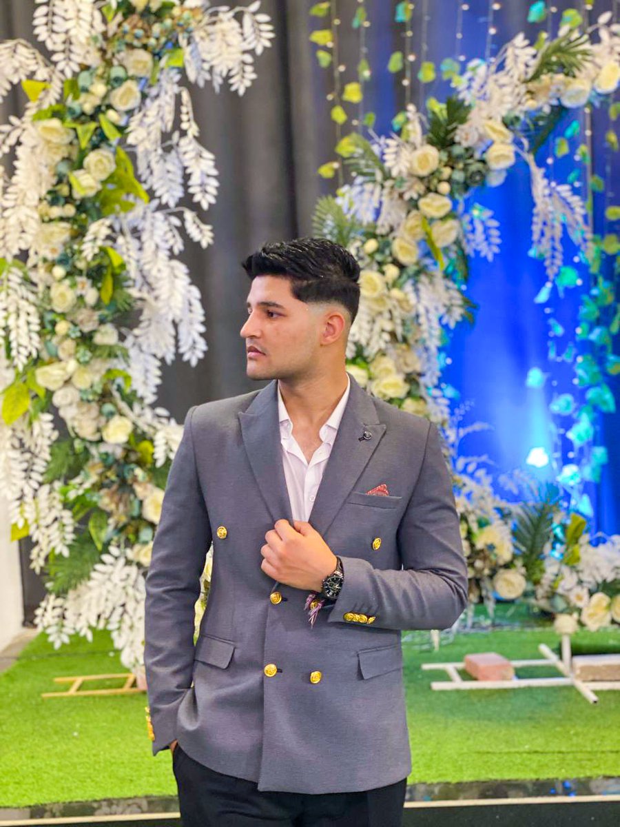 IBRAHEMGH_7's tweet photo. CLASSY👔 https://t.co/kig5SRnaEC