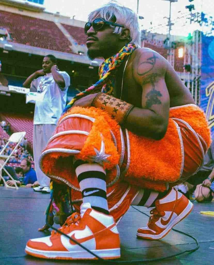 juststevenart's tweet photo. A piece inspired by Andre 3000's iconic outfit from 2002
#andre3000 https://t.co/bDBElC8DFE