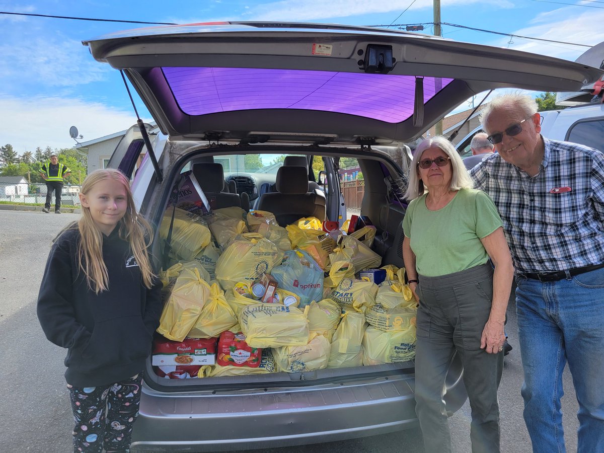 kkarpuk's tweet photo. It was a multi generational effort collecting food for @kamfoodbank today during the #RotaryFoodDrive. Thank you Kamloops for your #generosity. @AuroraRotary https://t.co/R2guoA8IlR